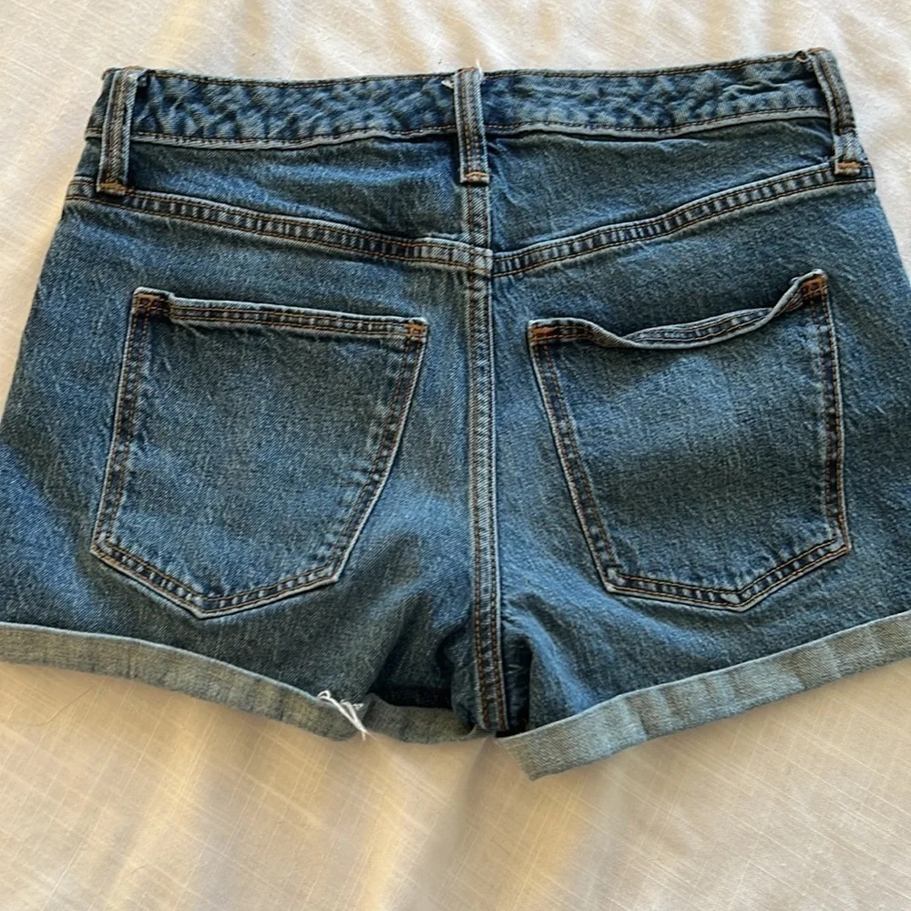 Universal Threads Vintage Midi Denim Shorts 0/25R